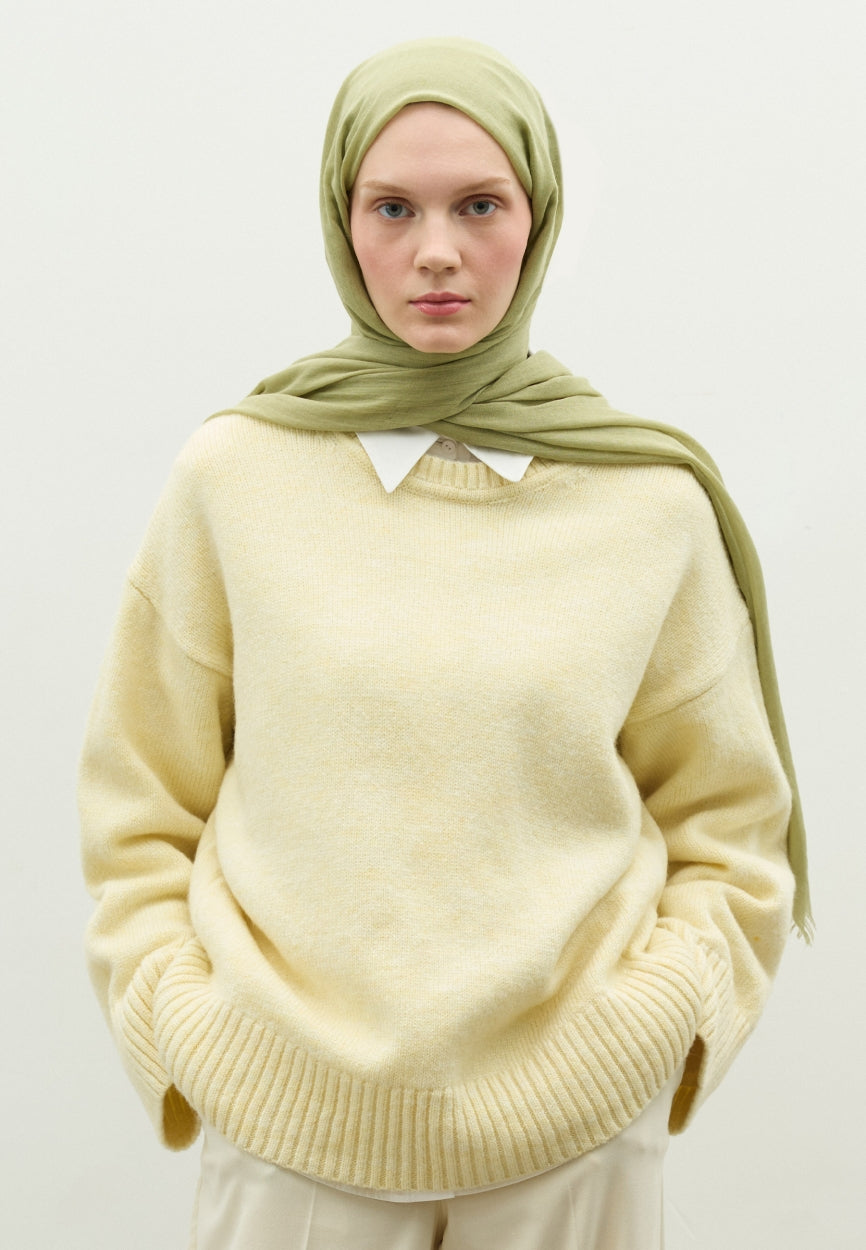 Detail shot of Sage Cashmere Textured Scarf Cagla fabric and stitching