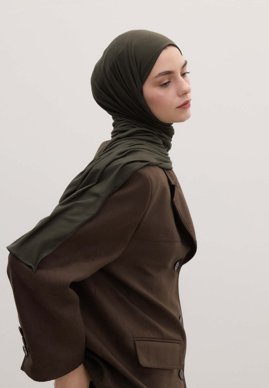 Qivola Bamboo Jersey Scarf in Anthracite, back view