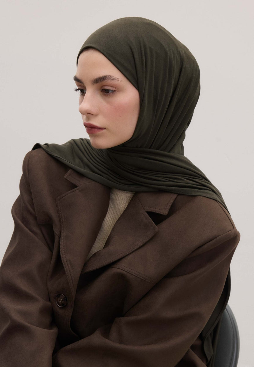 Qivola Bamboo Jersey Scarf in Anthracite, detail view