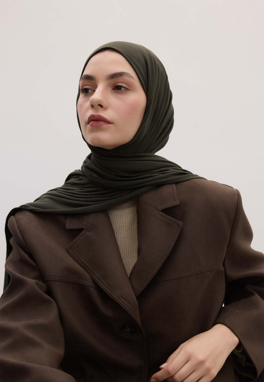 Qivola Bamboo Jersey Scarf in Anthracite, side view