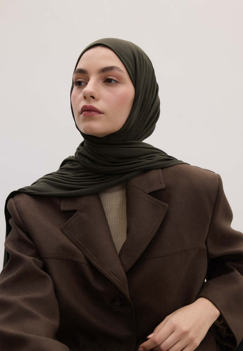 Qivola Bamboo Jersey Scarf in Anthracite, side view