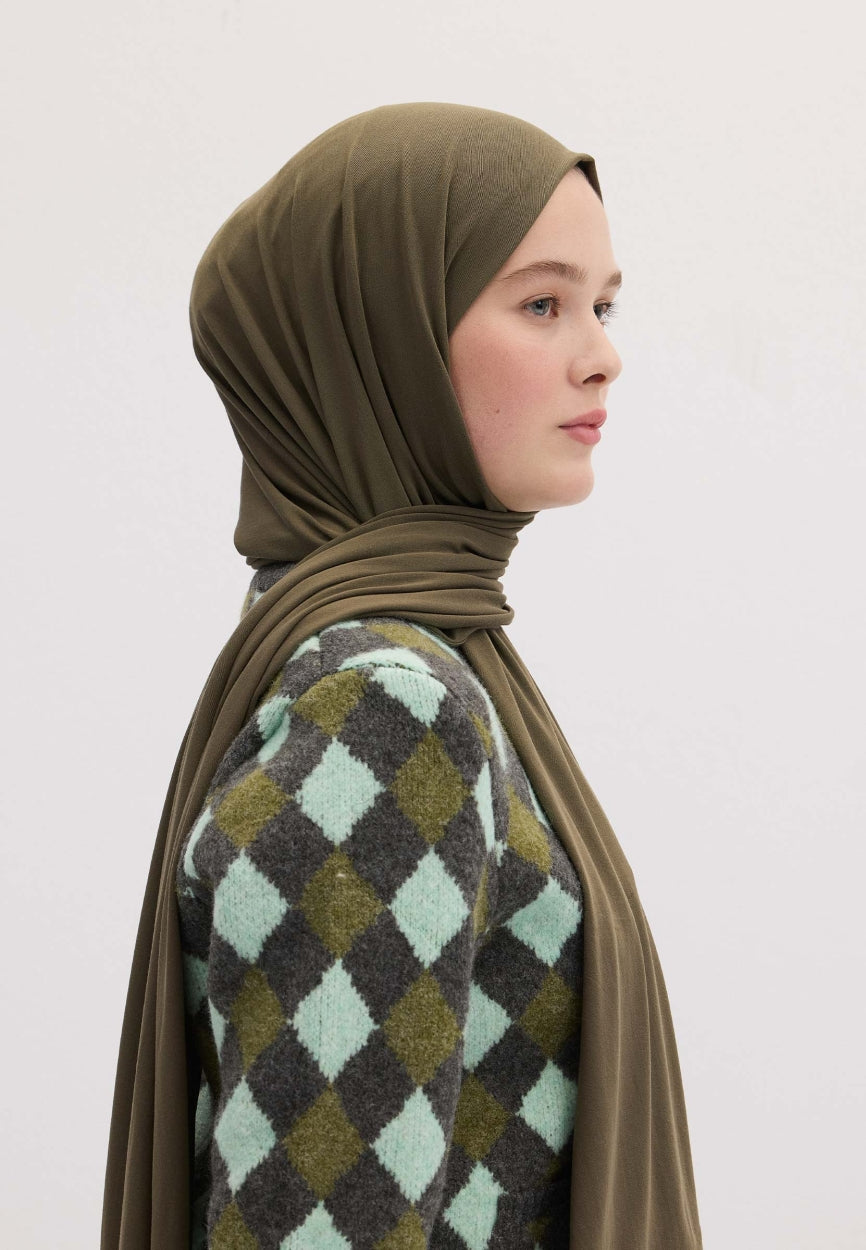 Qivola Bamboo Jersey Scarf in Ash, back view