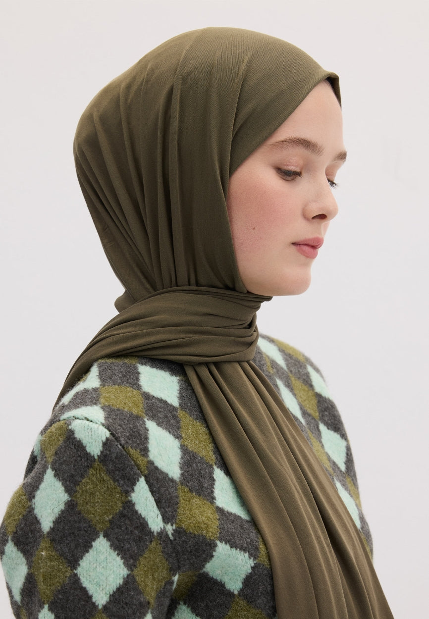 Qivola Bamboo Jersey Scarf in Ash, side view