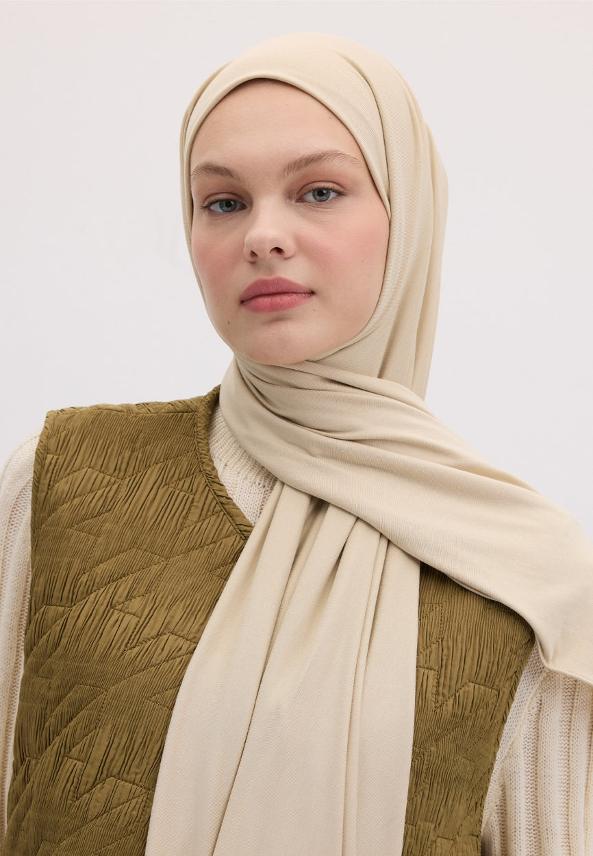 Qivola Bamboo Jersey Scarf in Beige, back view (variant 2)