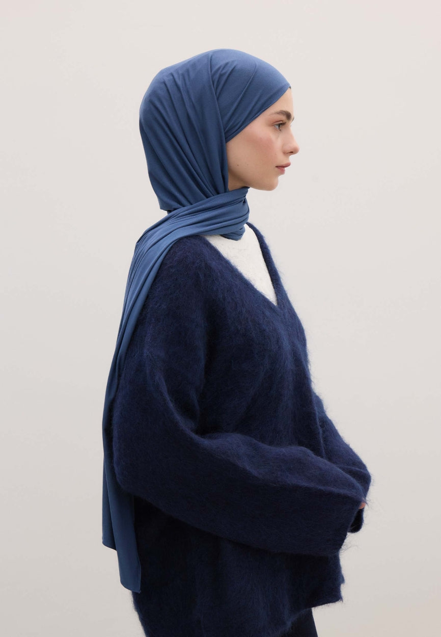 Qivola Bamboo Jersey Scarf in Blue, side view (variant 2)