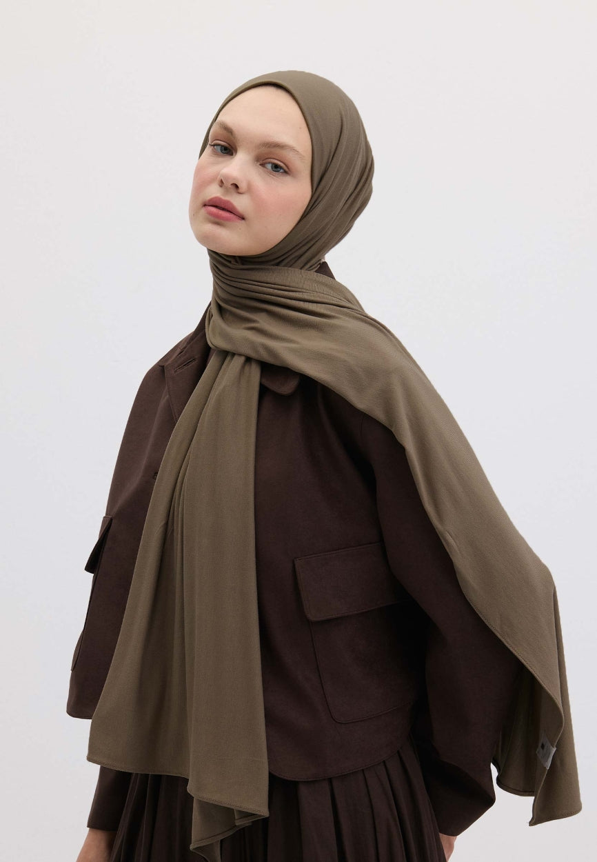 Qivola Bamboo Jersey Scarf in Brown Coffee, back view (variant 1)