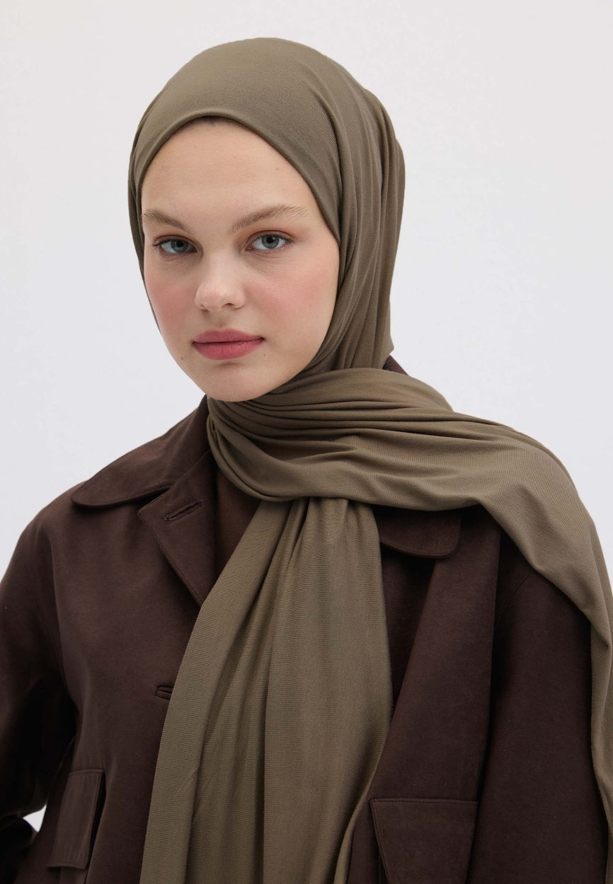 Qivola Bamboo Jersey Scarf in Brown Coffee, side view (variant 1)