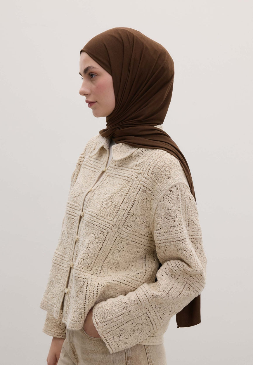 Qivola Bamboo Jersey Scarf in Brown Coffee, back view (variant 2)