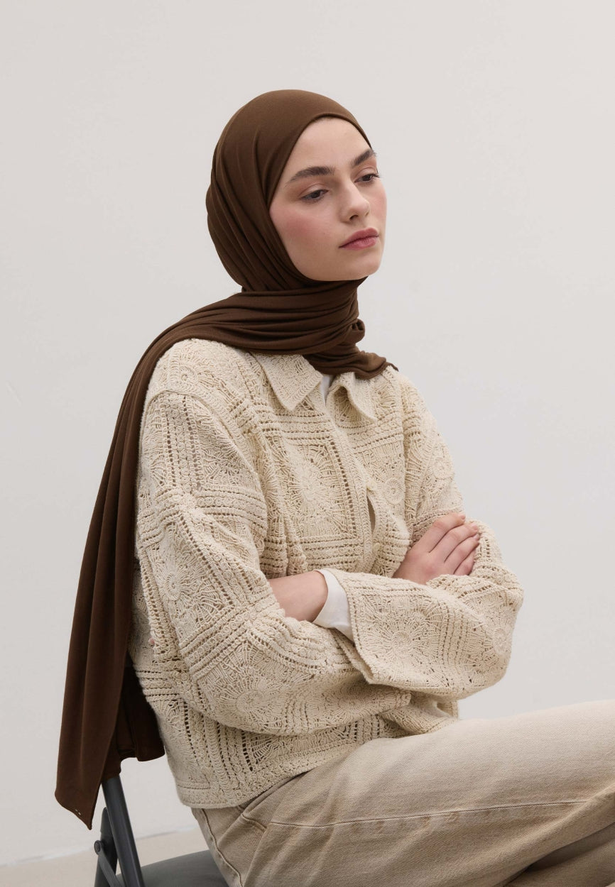 Qivola Bamboo Jersey Scarf in Brown Coffee, front view (variant 2)