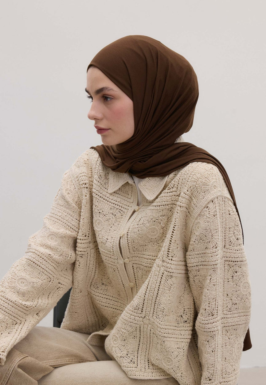 Qivola Bamboo Jersey Scarf in Brown Coffee, side view (variant 2)