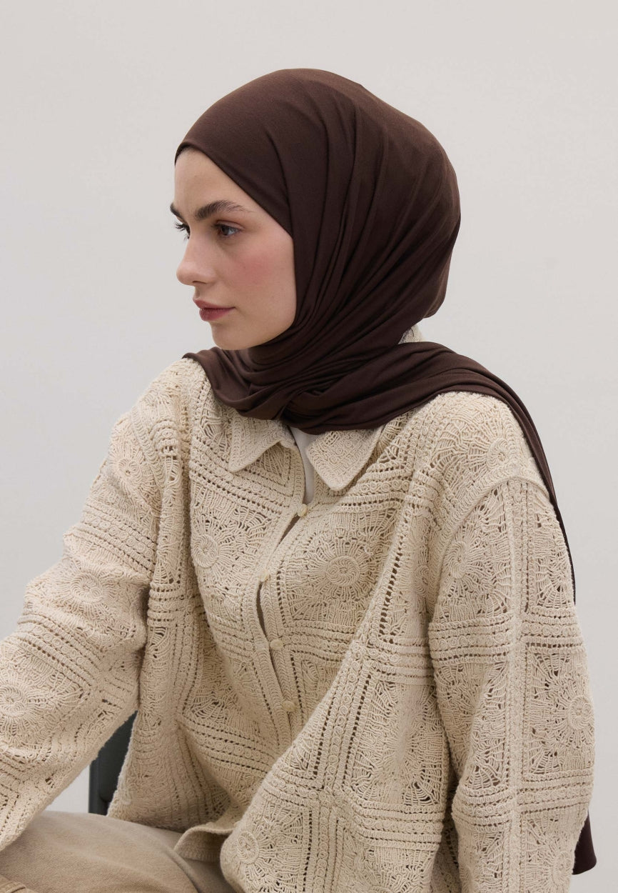 Qivola Bamboo Jersey Scarf in Brown Coffee, back view (variant 4)