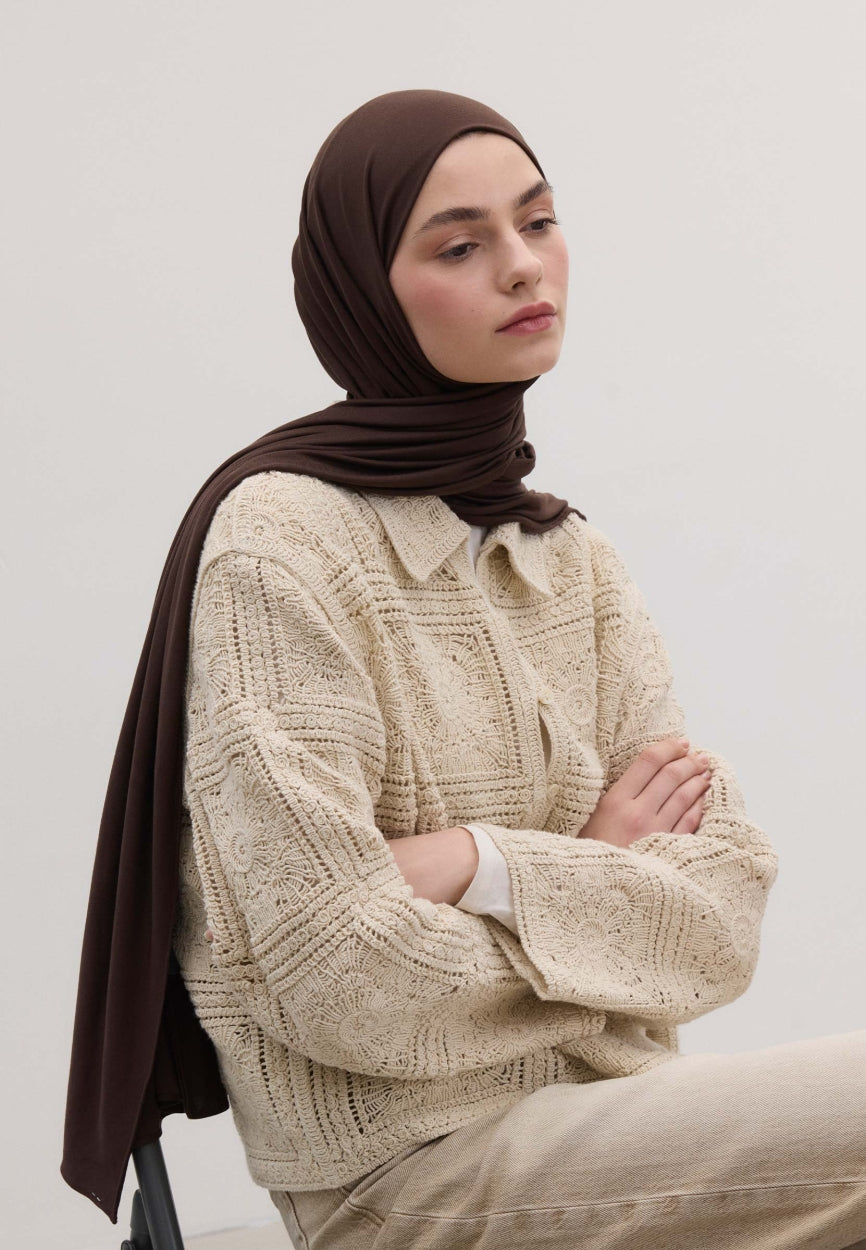 Qivola Bamboo Jersey Scarf in Brown Coffee, side view (variant 4)