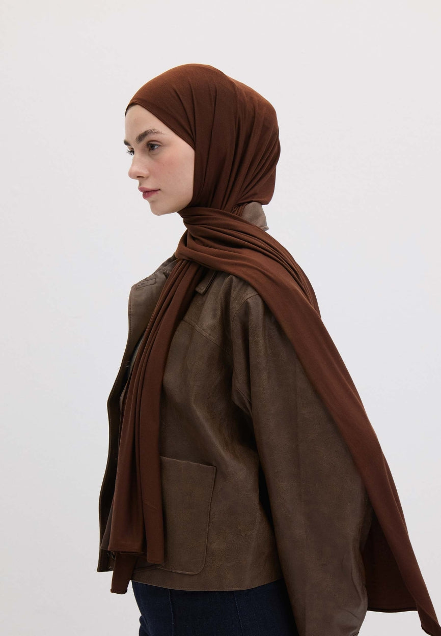 Qivola Bamboo Jersey Scarf in Brown Coffee, back view (variant 5)