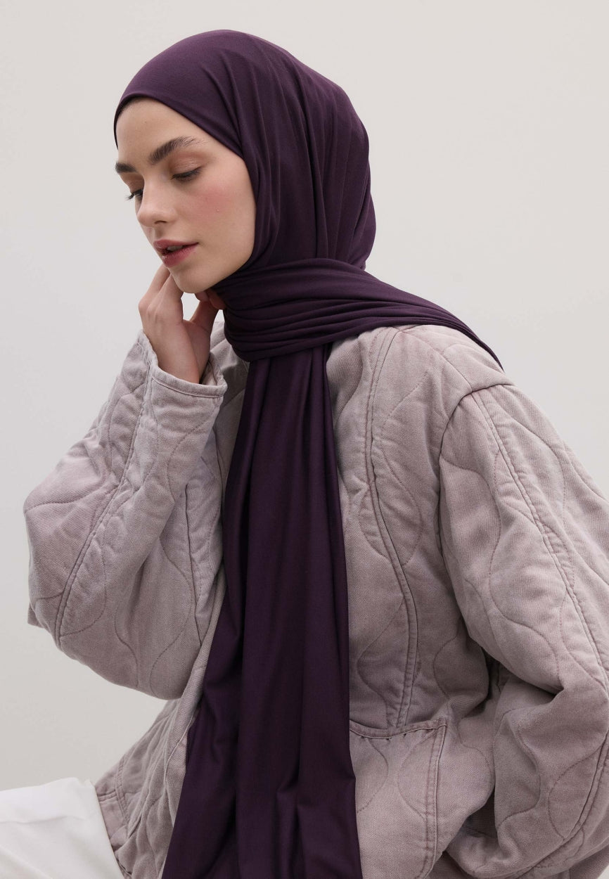 Qivola Bamboo Jersey Scarf in Bruise, side view (variant 1)