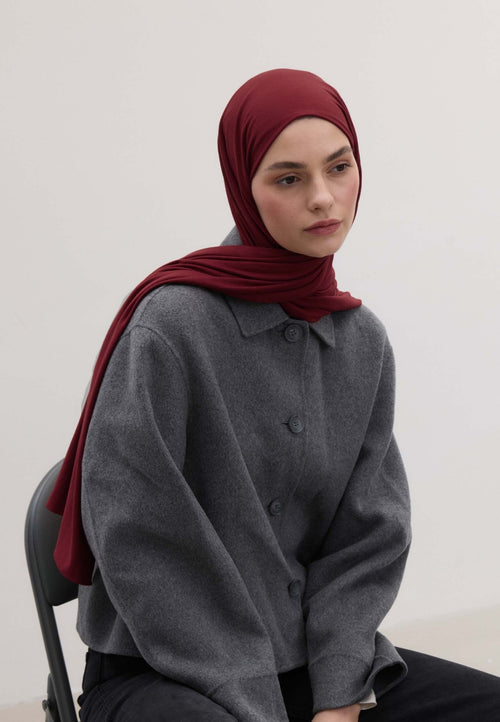 Qivola Bamboo Jersey Scarf in Burgundy, side view (variant 1)