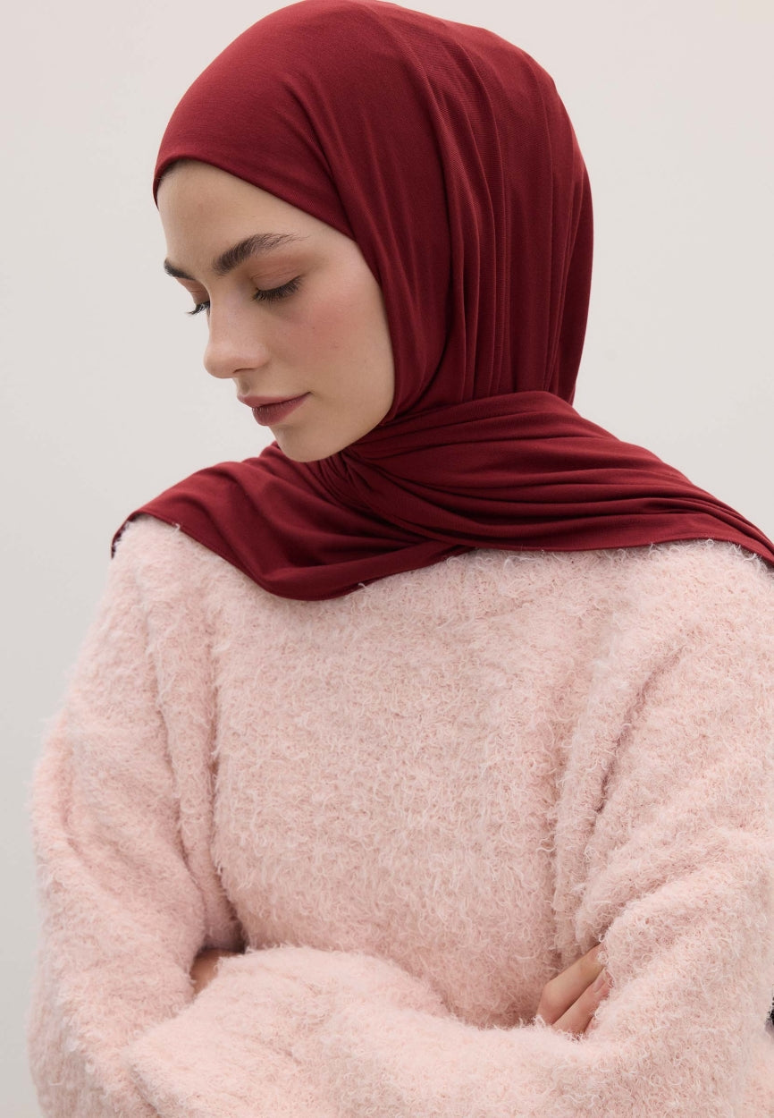 Qivola Bamboo Jersey Scarf in Burgundy, back view (variant 2)