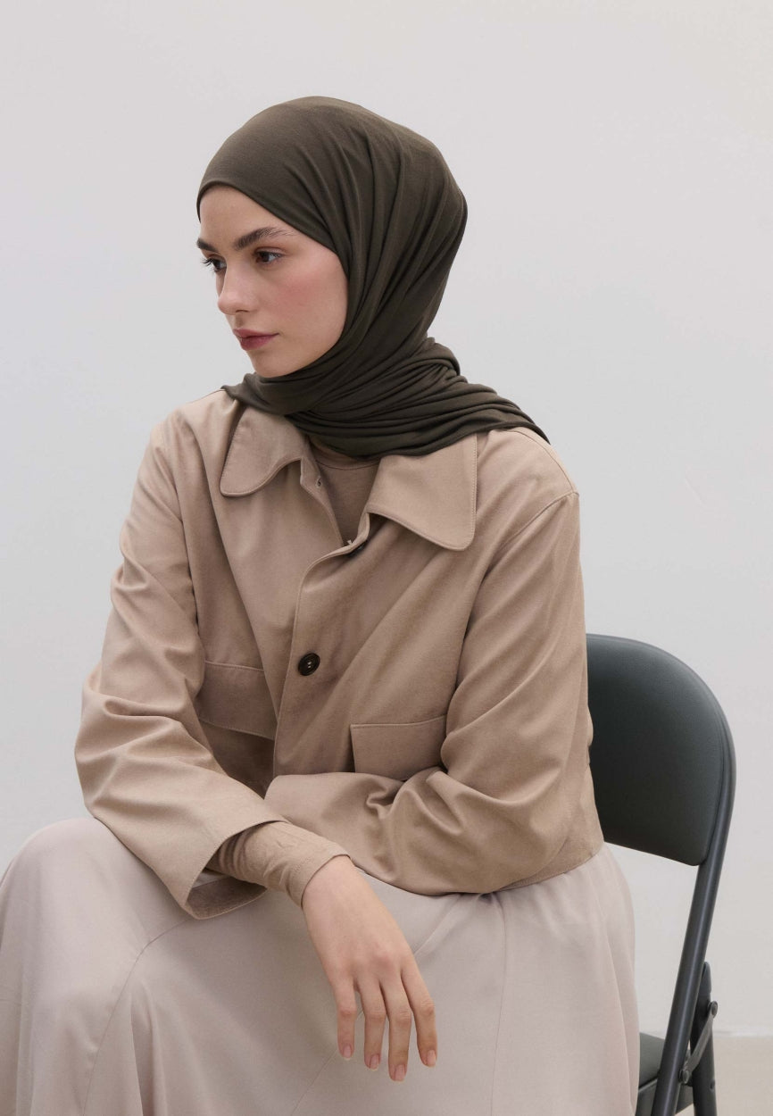 Qivola Bamboo Jersey Scarf in Charcoal, detail view