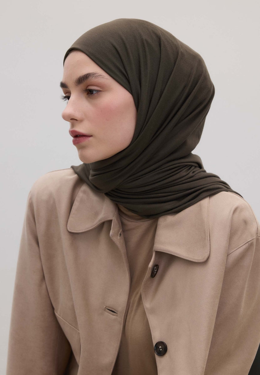 Qivola Bamboo Jersey Scarf in Charcoal, side view