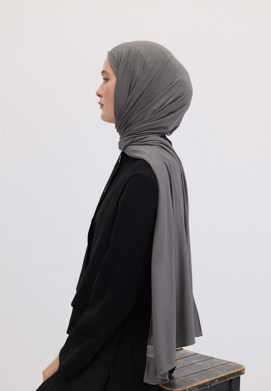 Qivola Bamboo Jersey Scarf in Dark Grey, detail view