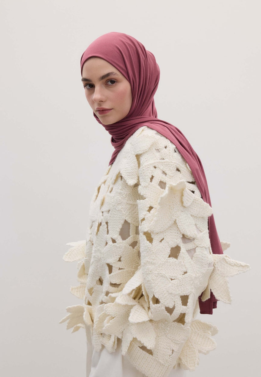 Qivola Bamboo Jersey Scarf in Dried Rose, detail view