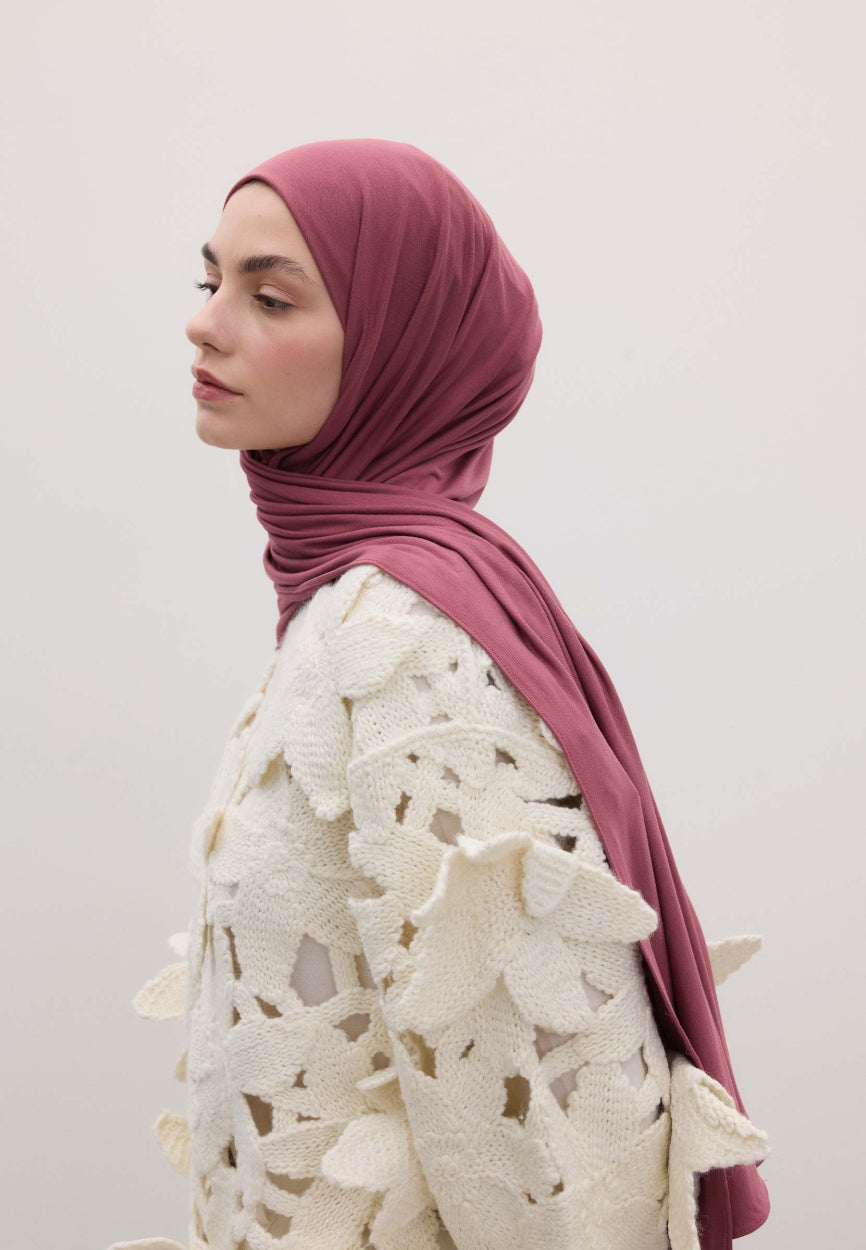 Qivola Bamboo Jersey Scarf in Dried Rose, side view