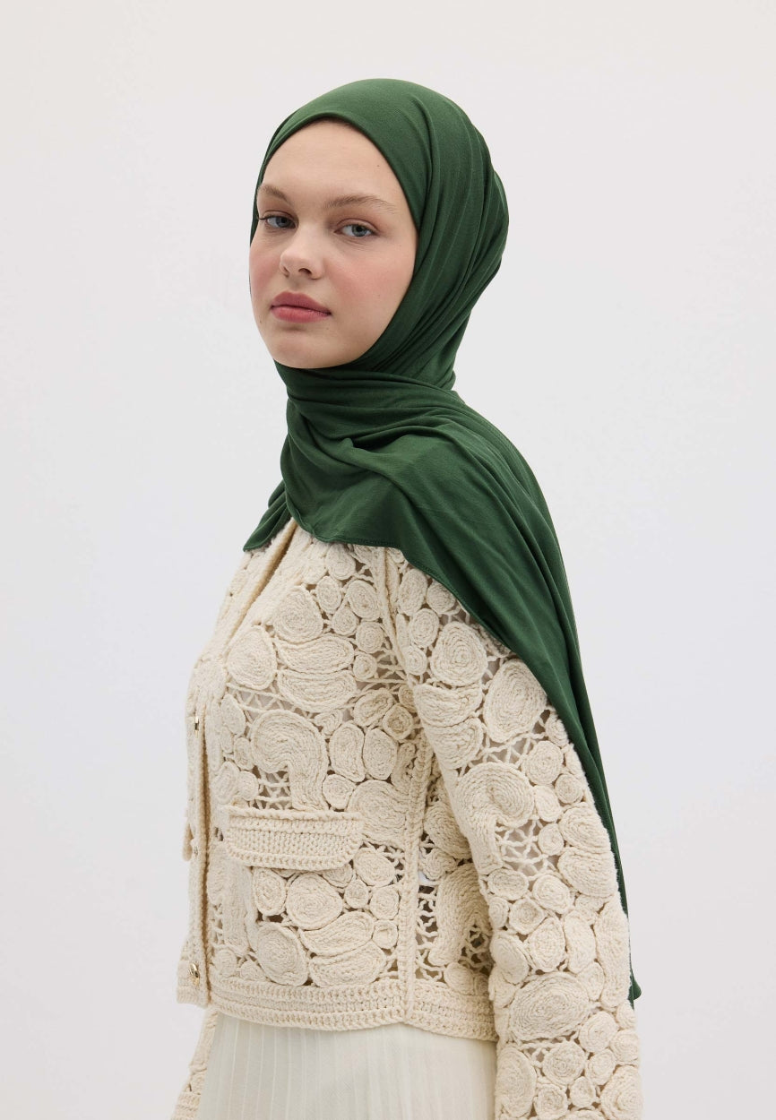 Qivola Bamboo Jersey Scarf in Emerald, detail view