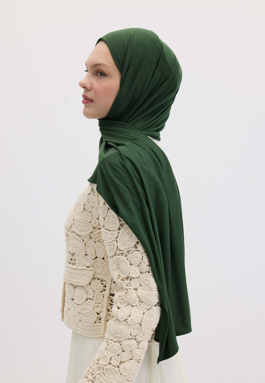 Qivola Bamboo Jersey Scarf in Emerald, side view