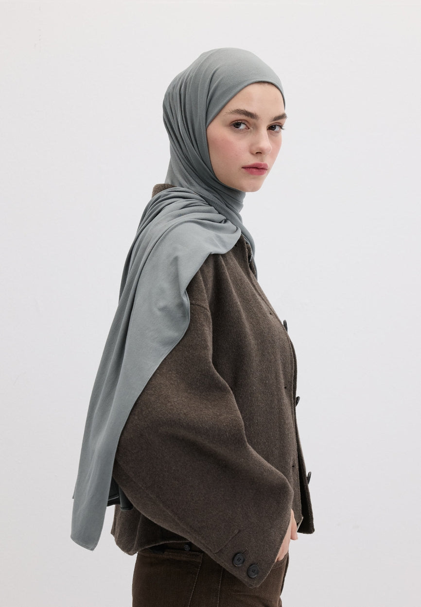 Qivola Bamboo Jersey Scarf in Foam, back view