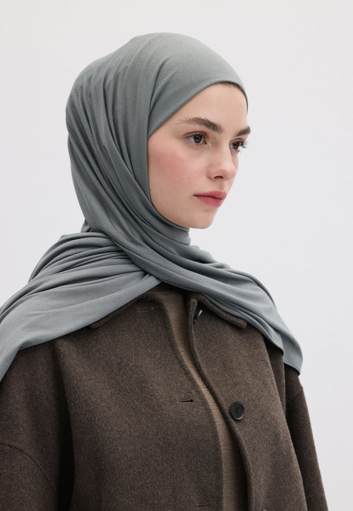 Qivola Bamboo Jersey Scarf in Foam, side view