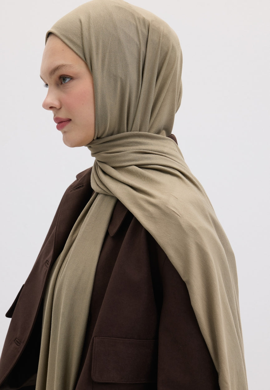 Qivola Bamboo Jersey Scarf in Green, detail view