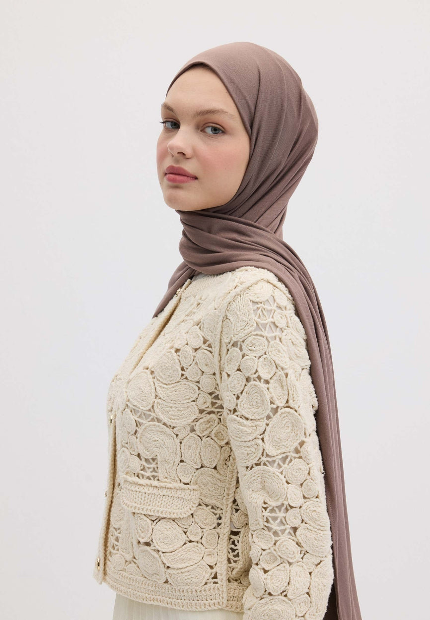 Qivola Bamboo Jersey Scarf in Hair, back view