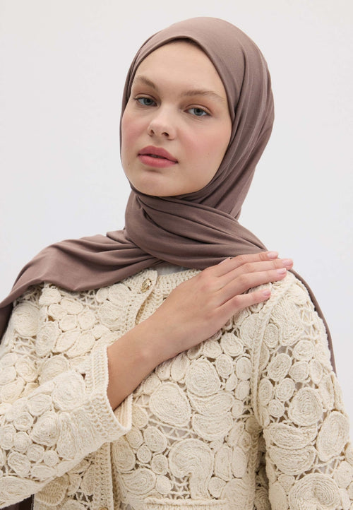 Qivola Bamboo Jersey Scarf in Hair, side view