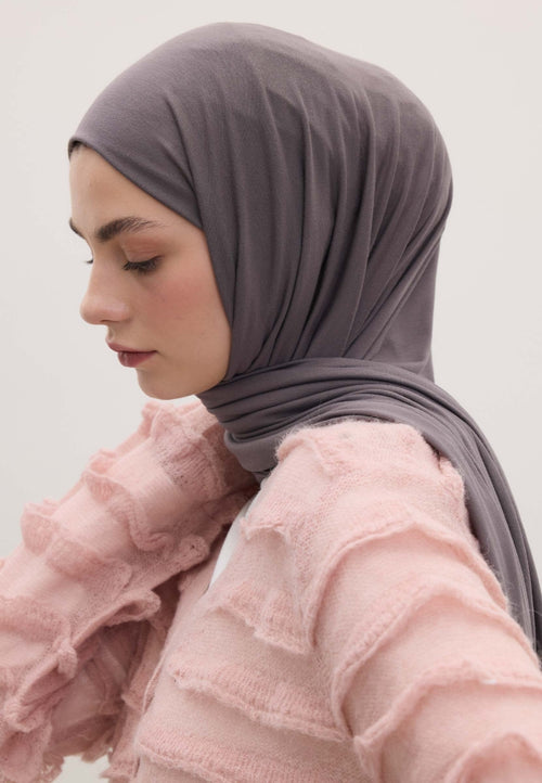 Qivola Bamboo Jersey Scarf in Lavender, side view