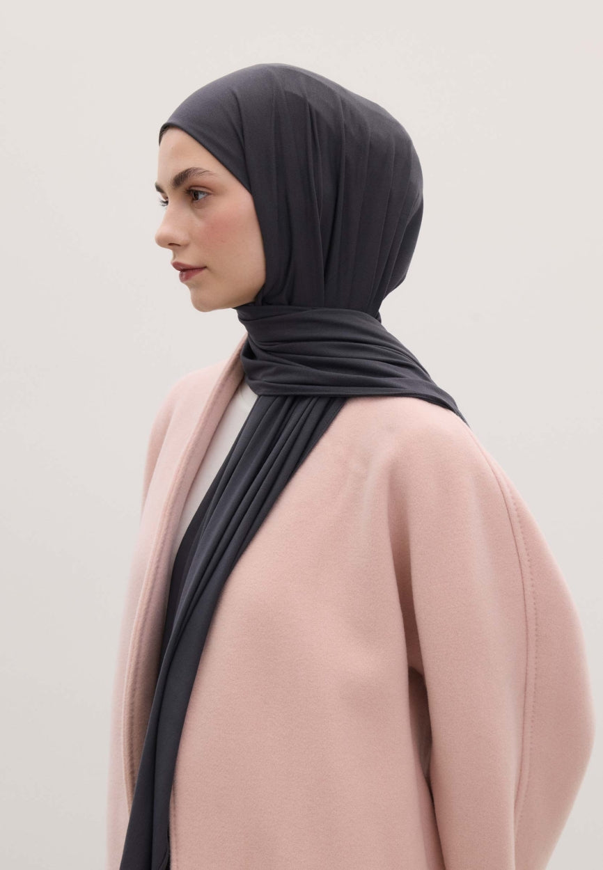 Qivola Bamboo Jersey Scarf in Metallic Blue, side view