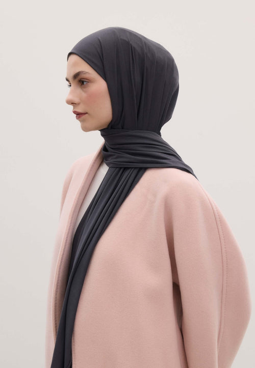 Qivola Bamboo Jersey Scarf in Metallic Blue, side view