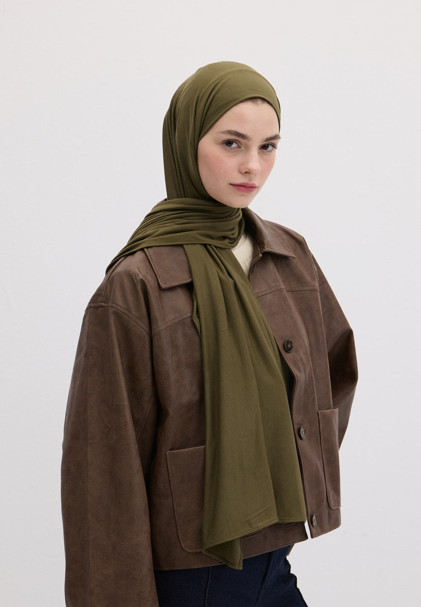 Qivola Bamboo Jersey Scarf in Military Khaki, detail view