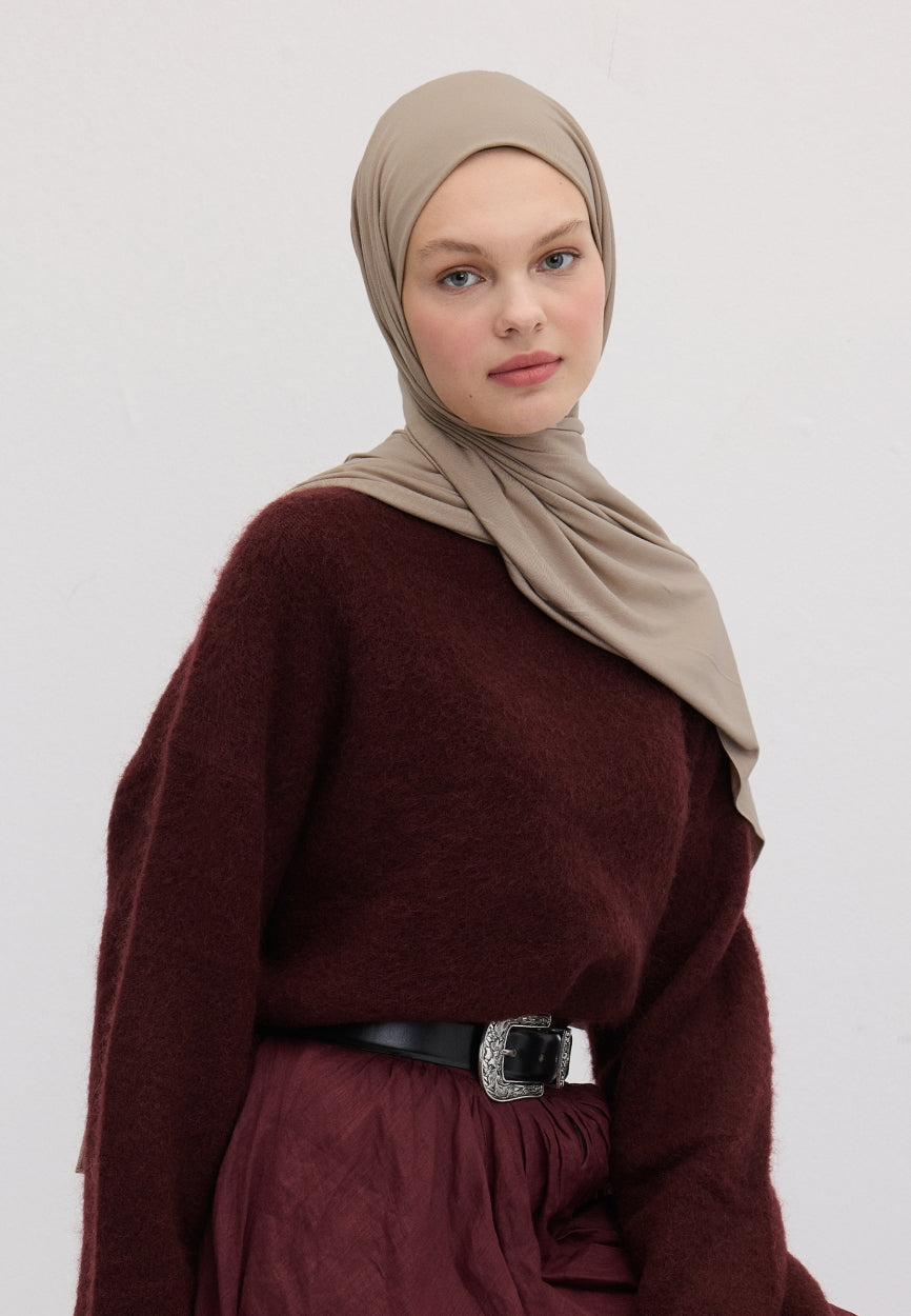 Qivola Bamboo Jersey Scarf in Mink, detail view