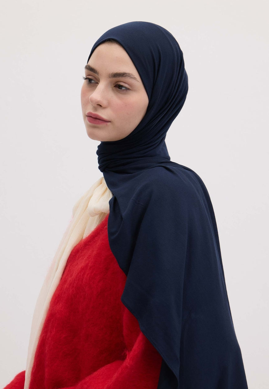 Qivola Bamboo Jersey Scarf in Navy Blue, detail view