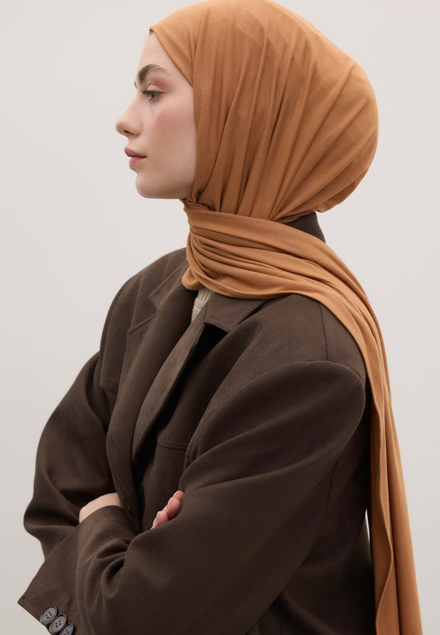 Qivola Bamboo Jersey Scarf in Peel, back view (variant 1)