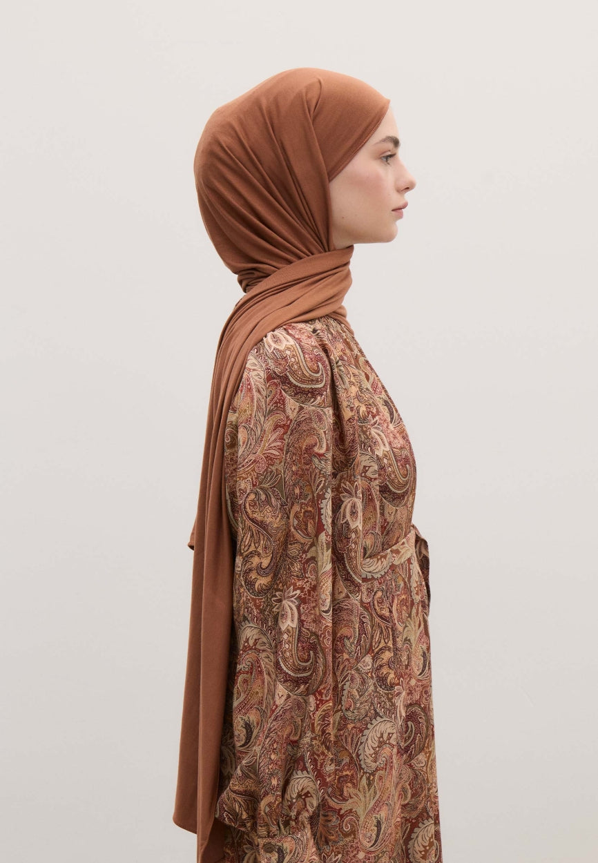 Qivola Bamboo Jersey Scarf in Peel, back view (variant 2)