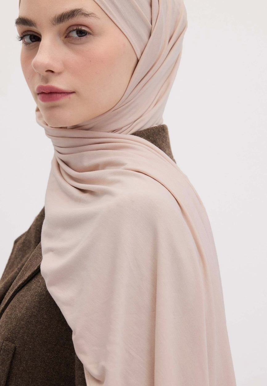 Qivola Bamboo Jersey Scarf in Powder Pink, back view