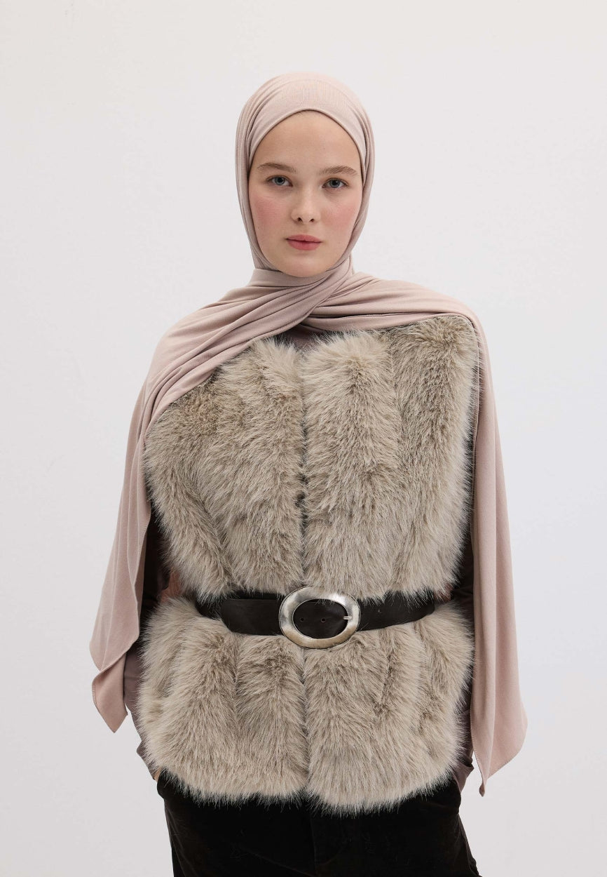 Qivola Bamboo Jersey Scarf in Rose, back view