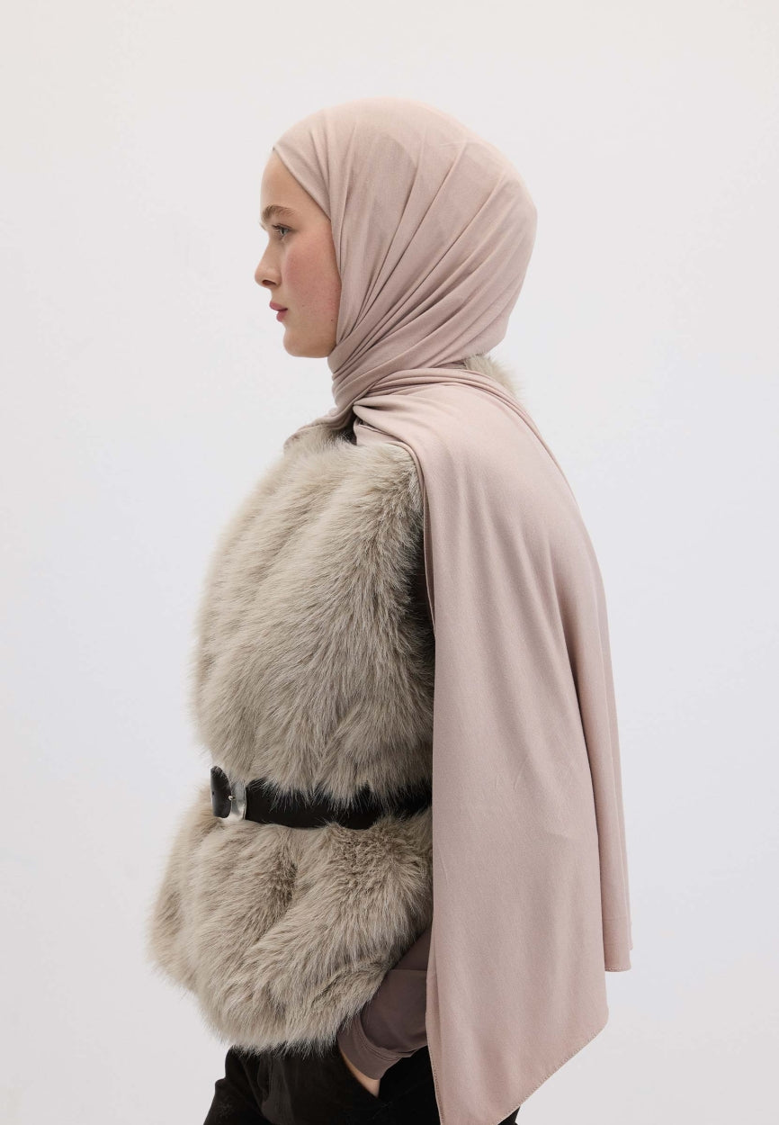 Qivola Bamboo Jersey Scarf in Rose, detail view