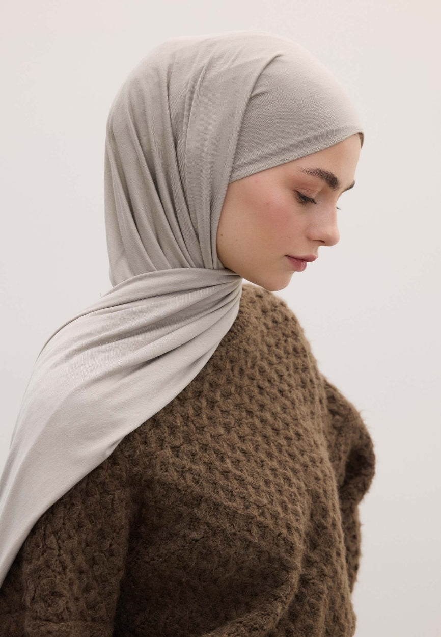 Qivola Bamboo Jersey Scarf in Silver, side view