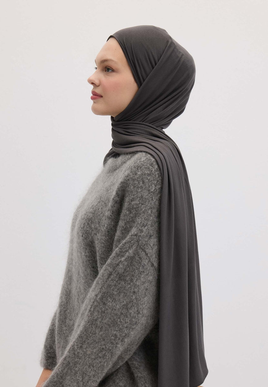 Qivola Bamboo Jersey Scarf in Smoke, back view