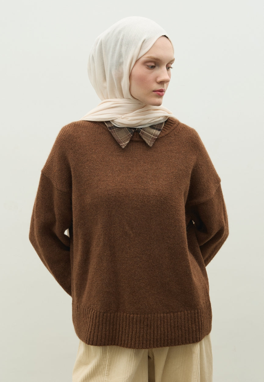 Back view of Ivory Cashmere Textured Hijab displaying full coverage design