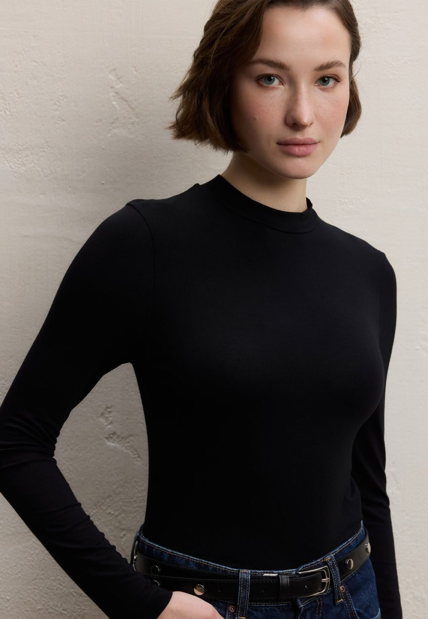 Qivola Long Sleeve Bamboo Body Undershirt in Black, back view