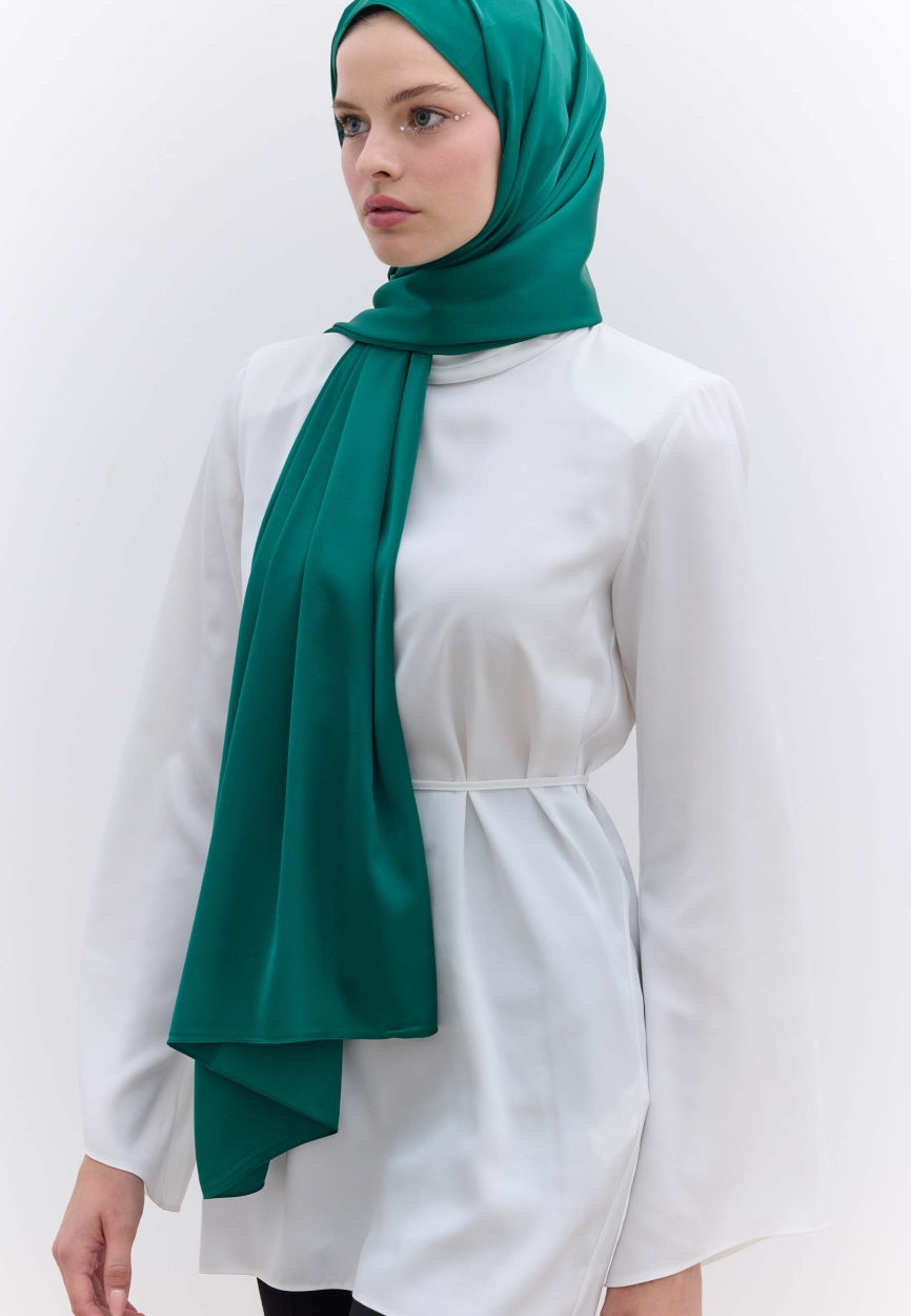 Qivola Premium Chiffon Scarf in Green, back view