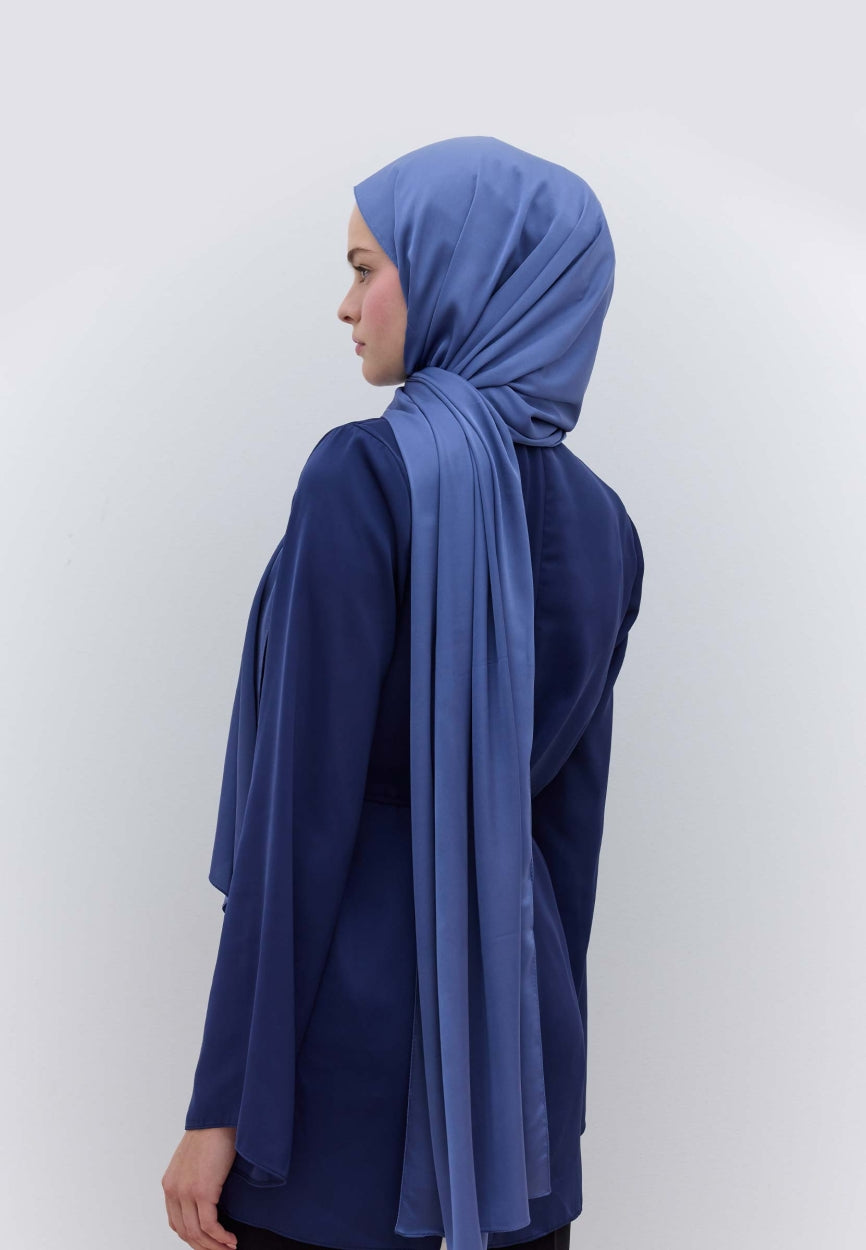 Qivola Premium Chiffon Scarf in Indigo, detail view