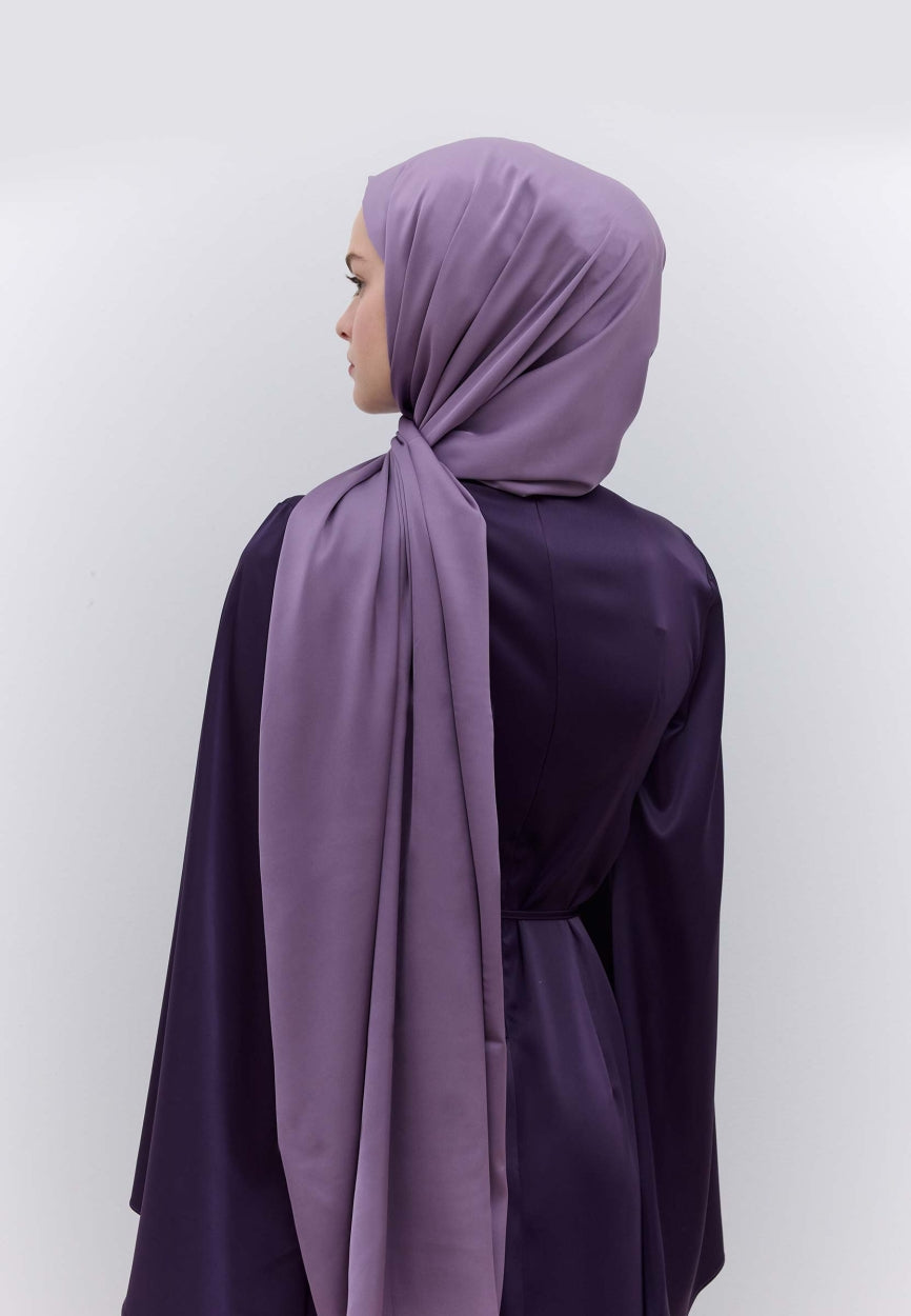 Qivola Premium Chiffon Scarf in Lilac, detail view